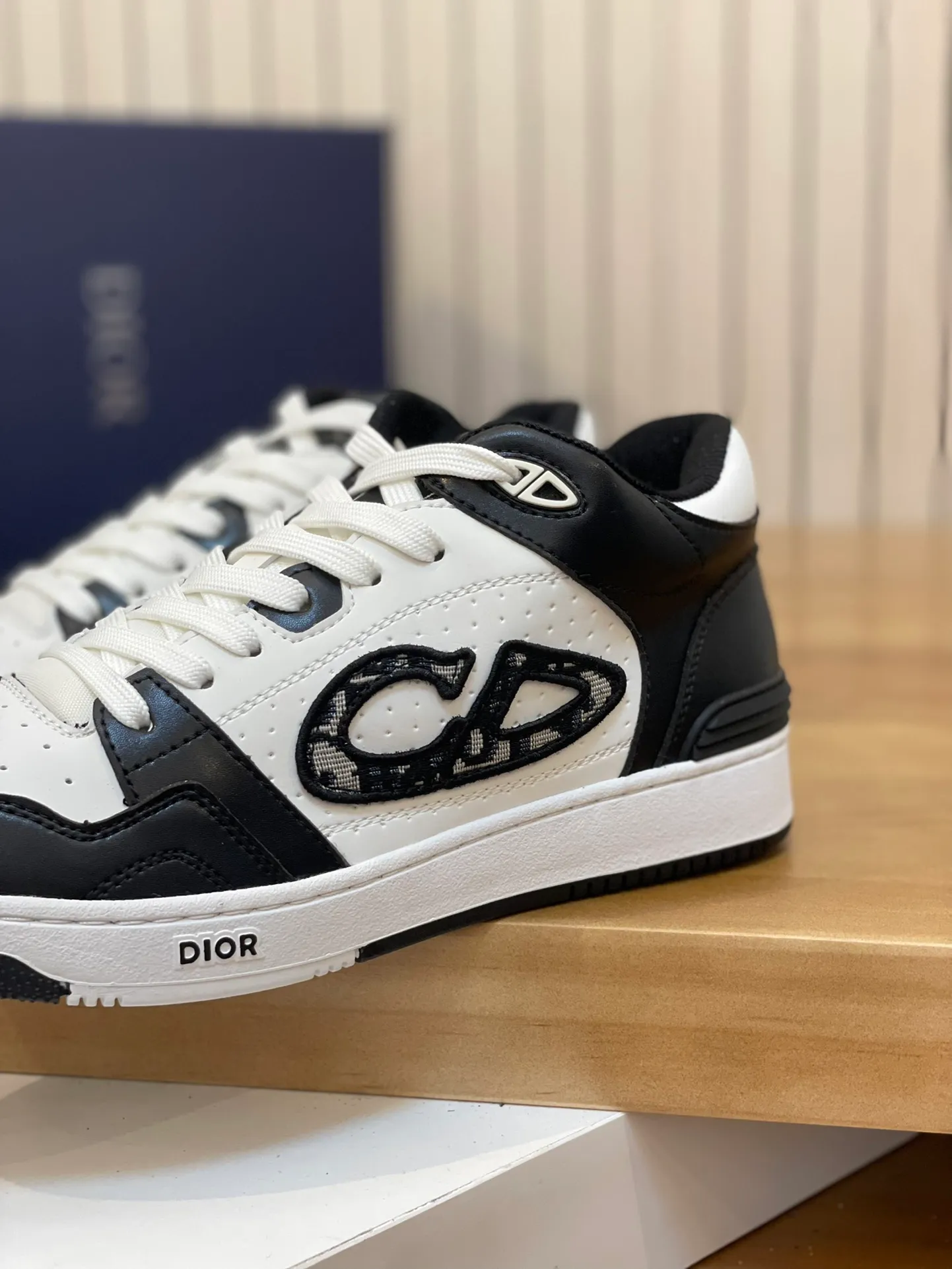 Men's shoes: 💰P440¥ Product trademark: Dior* "Dior*" high-top casual shoes Regular size: 38-44 (can be customized to 45.46) Product materials: Upper imported cowhide stitched with original fabric, breathable lining, original outsole. Number: 1006